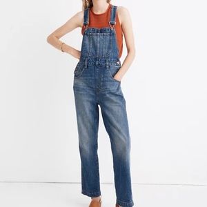 Madewell Straight Leg Overalls in Elmridge Wash- Size Medium